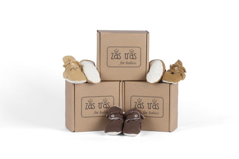 Zás Trás -  Baby Booties - Fluffy Honey Almond Cake