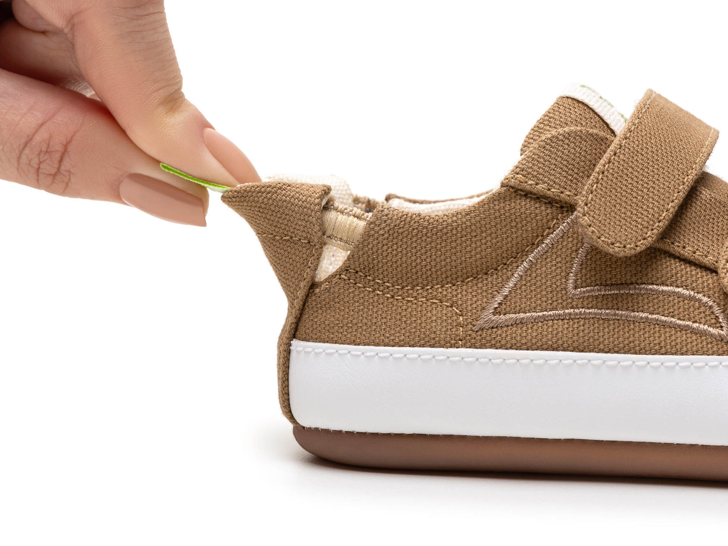 Tip Toey Joey - BOSSY GREEN Lona Amêndoa